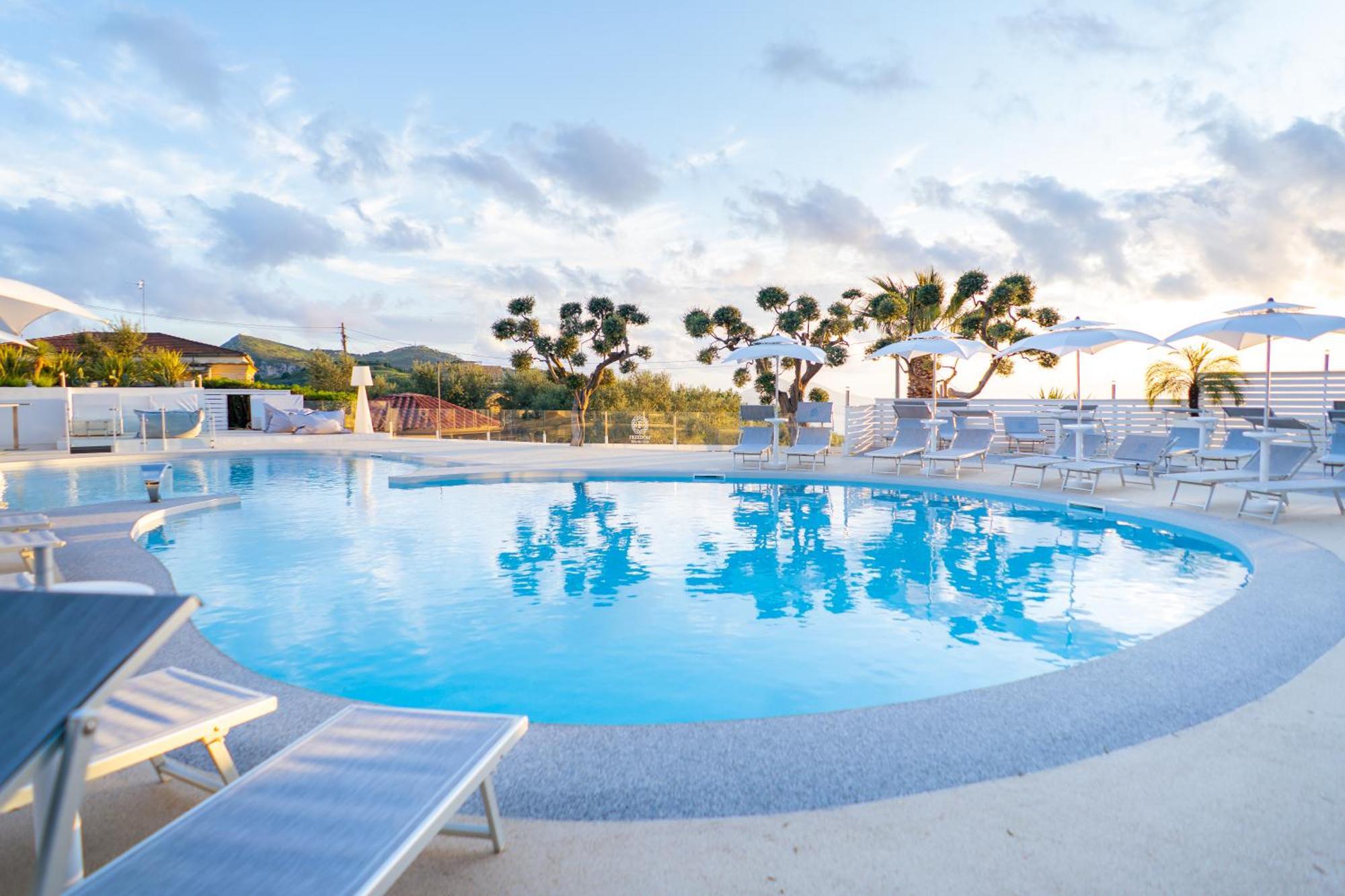 Hotel & Spa Relais Freedom Club Маса Лубрензе Екстериор снимка